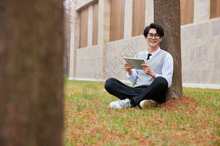 青年男性学生学习图片