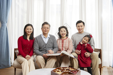春节一家人团圆形象图片
