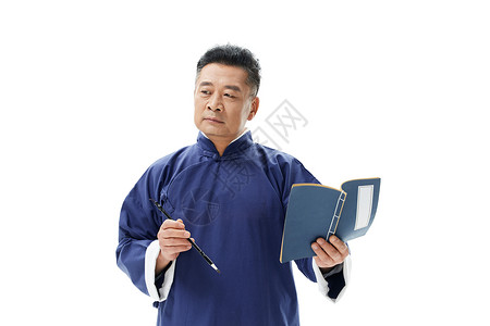 中年男性相声演员拿毛笔写书法图片