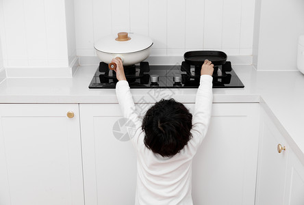 廉政警示教育居家儿童厨房厨具危险警示形象背景