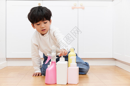 儿童居家玩清洁用品图片