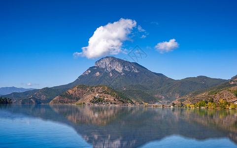 云南泸沽湖女神山图片