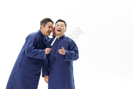 中年男性相声搭档讲笑话高清图片