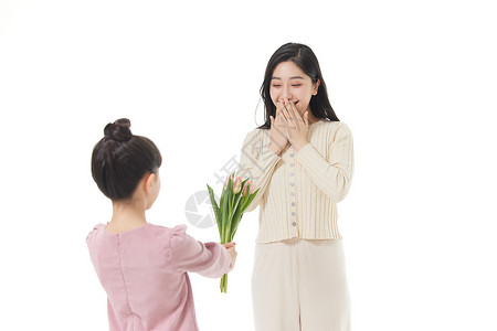 女儿给母亲送鲜花图片