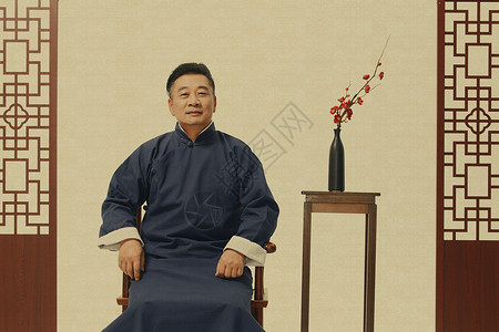 国风长袍中年男性背景图片