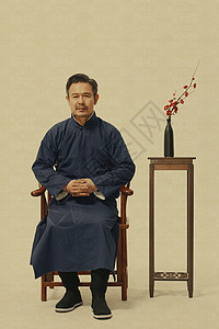 国风长袍中年男性形象图片