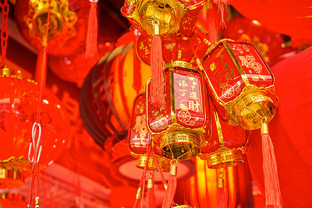 中国风新年红火灯笼挂件背景图片