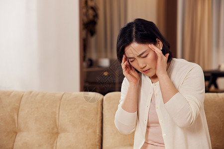 女性头痛中年居家女性头疼背景