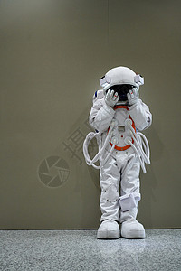 穿宇航服兔子穿宇航服的男性失落低头背景