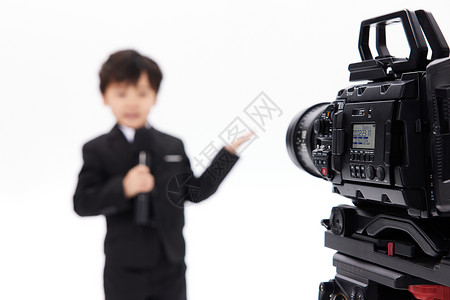 儿童节表演节目镜头前录制节目的小记者背景