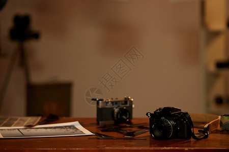 黑白相机素材摄影师工作室桌面背景