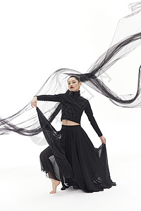 中国水墨风女性穿着黑色纱裙舞蹈背景