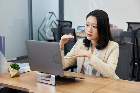 女直播点素材职场商务女性办公视频会议背景