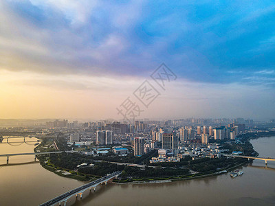 航拍广西南宁邕江城市风光图片