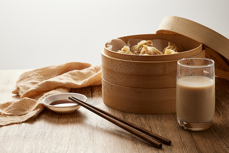 中式传统早餐小笼包豆浆图片