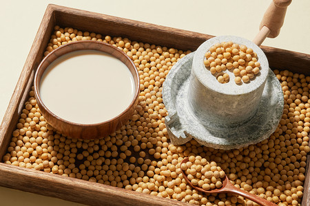 磨黄豆和豆浆背景图片