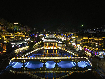 湖南湘西凤凰古城夜景航拍背景图片