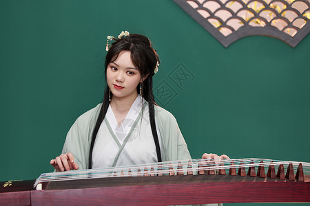 中国风传统文化美女弹古筝图片