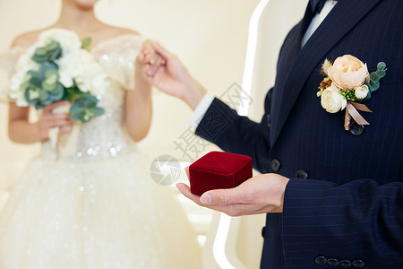婚礼上牵手的新郎新娘特写背景图片