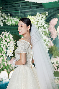 穿婚纱的新娘步入婚姻殿堂喜悦高清图片素材
