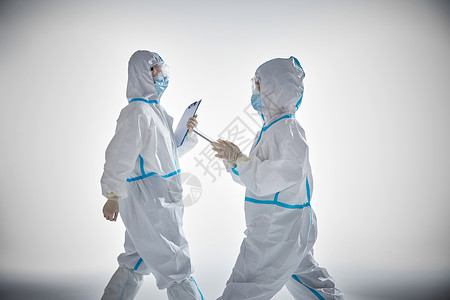 新冠疫情穿防护服走路中的医护人员形象背景