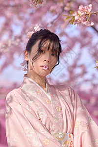 穿和服的樱花少女图片