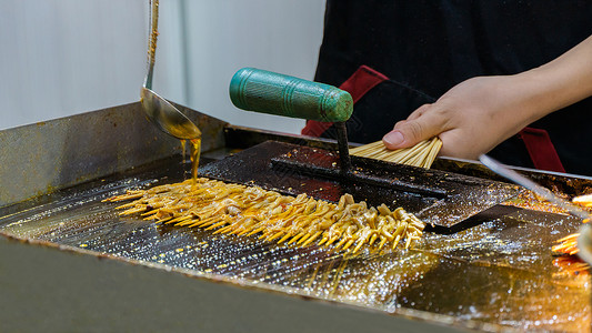 夜市美食烧烤鸭肠高清图片