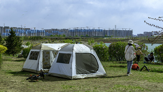 内蒙古初夏户外帐篷人物郊游高清图片