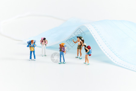防疫口罩与背包客冒险小人背景图片