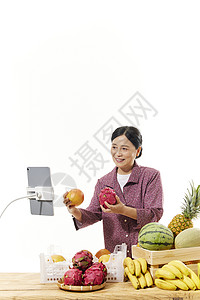 线上直播销售自产水果的果农图片