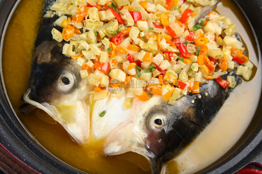 平锅剁椒鱼头图片