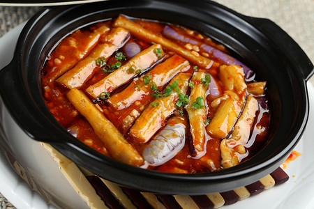 鱼香茄子煲餐具高清图片素材