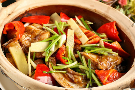 中式美食鱼头煲鱼肉高清图片素材