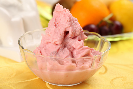 草莓冰沙奶油冰沙冰饮高清图片