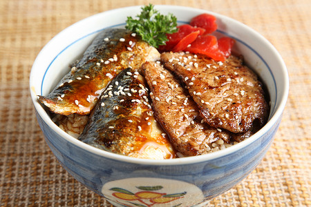 烤青花鱼饭图片