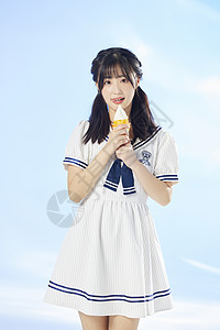 夏日小清新美女吃冰淇淋背景