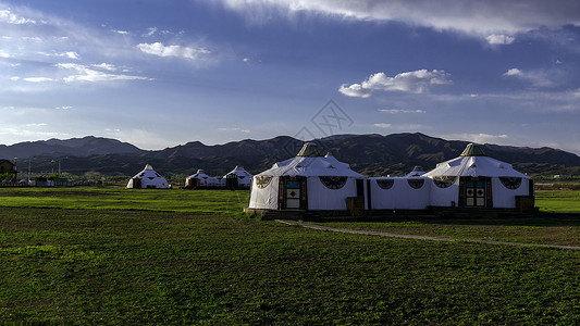 内蒙古高山草原户外蒙古包露营背景图片
