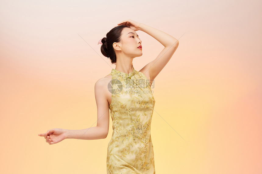 新中式美女形象图片