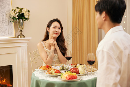 情侣约会一起喝红酒高清图片