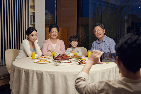 中秋家庭聚餐合影背景图片