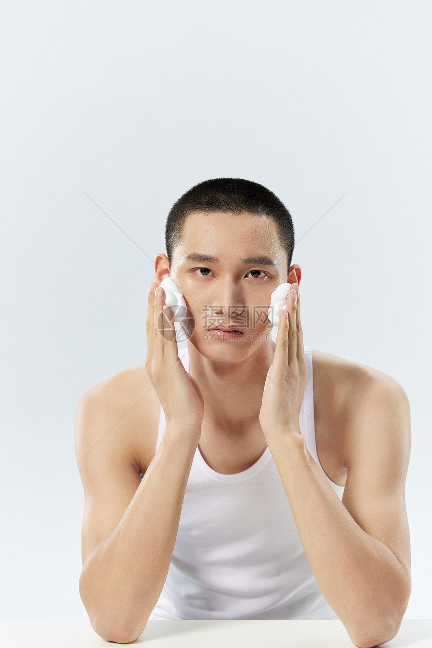 男性洗脸泡沫图片