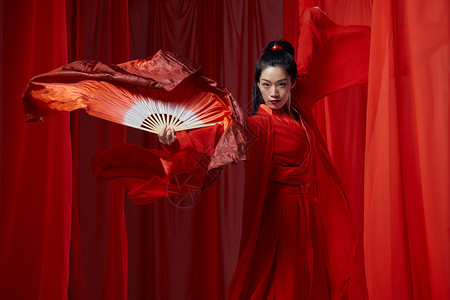 红色长裙传统国风女子跳惊鸿扇子舞背景