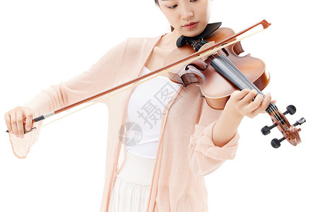 拉小提琴的青年女性手部特写背景图片