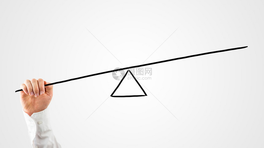 人在虚拟界面上用杆和三角形构建跷板图片