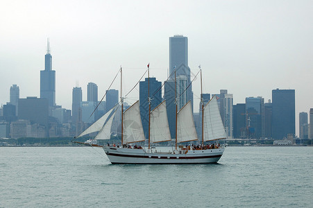 芝加哥天际与帆船图片