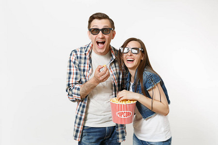女人和男人在3d眼镜和休闲服看电影约会图片