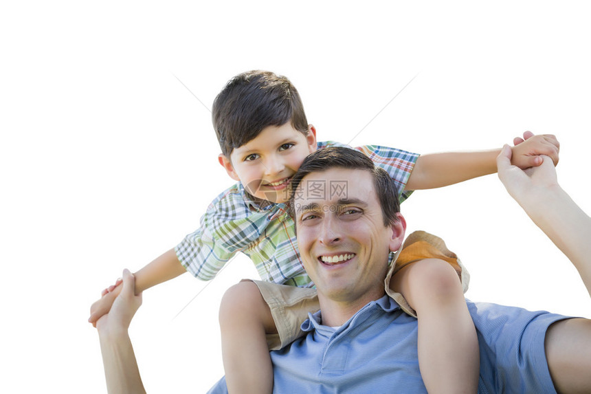 父亲和儿子玩搭便车在白背图片