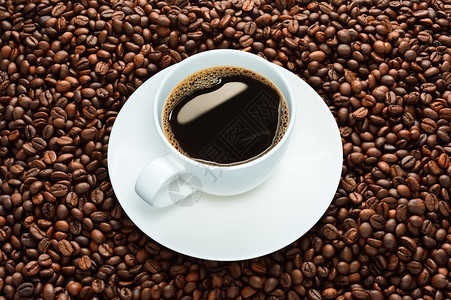 咖啡杯和咖啡豆图片