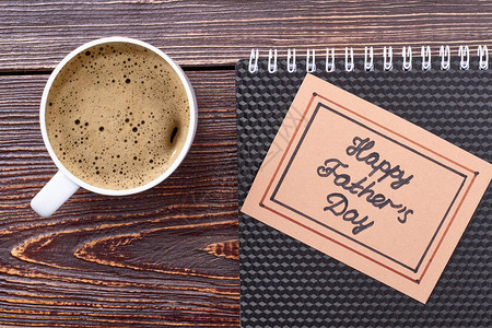 父亲节卡片和咖啡一杯咖啡和笔记本图片