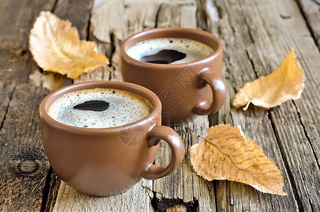 秋天早晨的咖啡杯图片